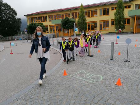 Slika 16 na poti na Poligon za skiroje